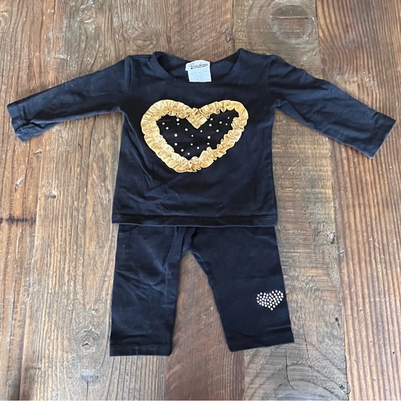 Random Hearts Black & Gold Baby Girl Outfit - Picture 4 of 7